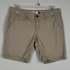 So juniors size 7 shorts